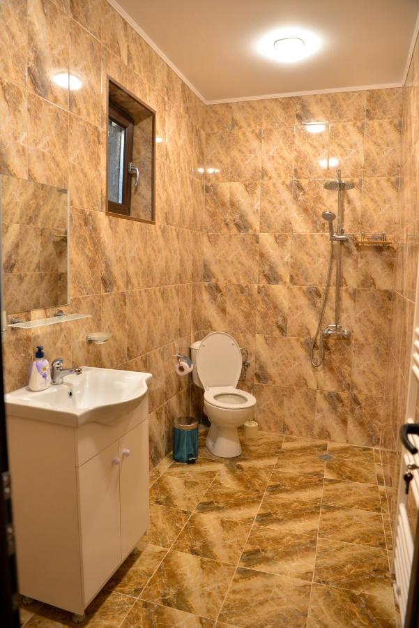 Къщи За Гости Неси Leshten Luaran gambar